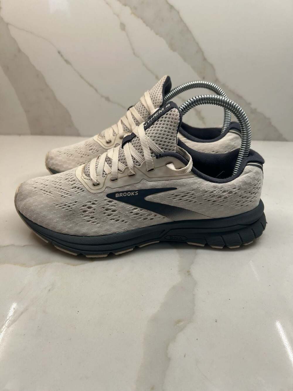 Brooks Anthem 4 Women's Running Shoes Cream Grey ( Size: 6.5)